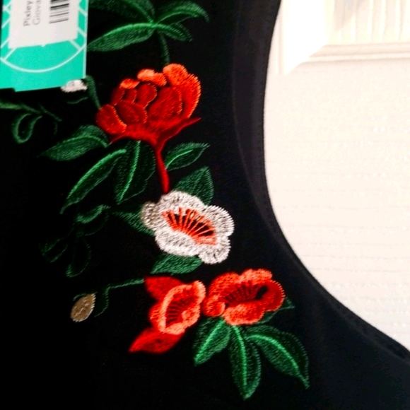 Pixely Giovava Embroidered Sheath Dress Size 4 NWT - Picture 2 of 4